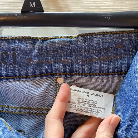 LEI | Sophia Hiphugger Flare Denim Jeans, Size 5 Juniors - Picture 5 of 5